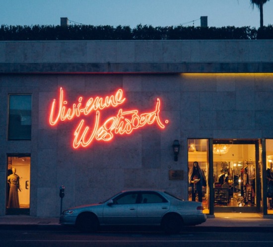 Vivienne’os Westwood parduotuvė Los Andželo Melrouzo aveniu. Jiroe (Matios Rengelio / Unsplash) nuotrauka. Publikuojama pagal CC licenciją